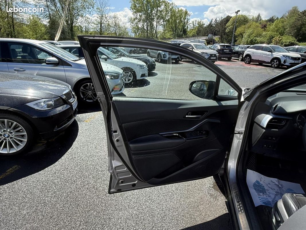 TOYOTA C-HR 2.0 Hybrid - BV e-CVT Collection GPS + CAMERA AR + CLIM (image 31)