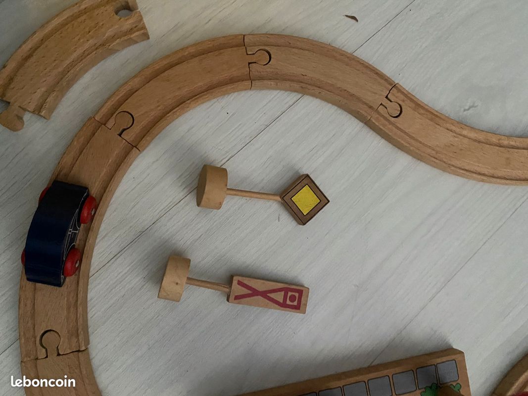 Boîte jeux en bois pour enfants train, gare, rails, immeuble, panneaux (image 5)