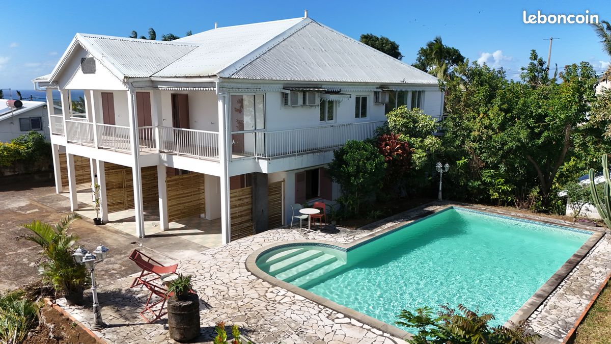 Maison 14 pièces 300 m² · à Sainte-Suzanne · 300 m² · 570 000 €