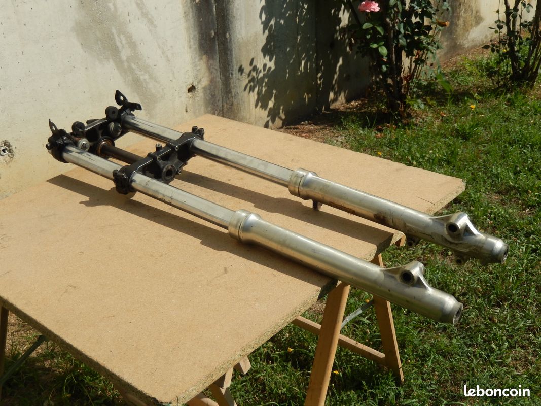 Fourche pour Susuki 600 DR (image 1)