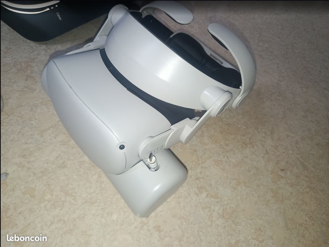 Meta Quest 2 256 Go complet : Casque VR + Sangle Pro + Dock + Mallette (image 4)