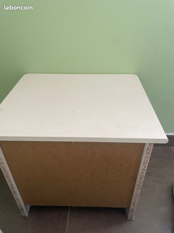Lot de deux tables de nuit blanches (image 4)