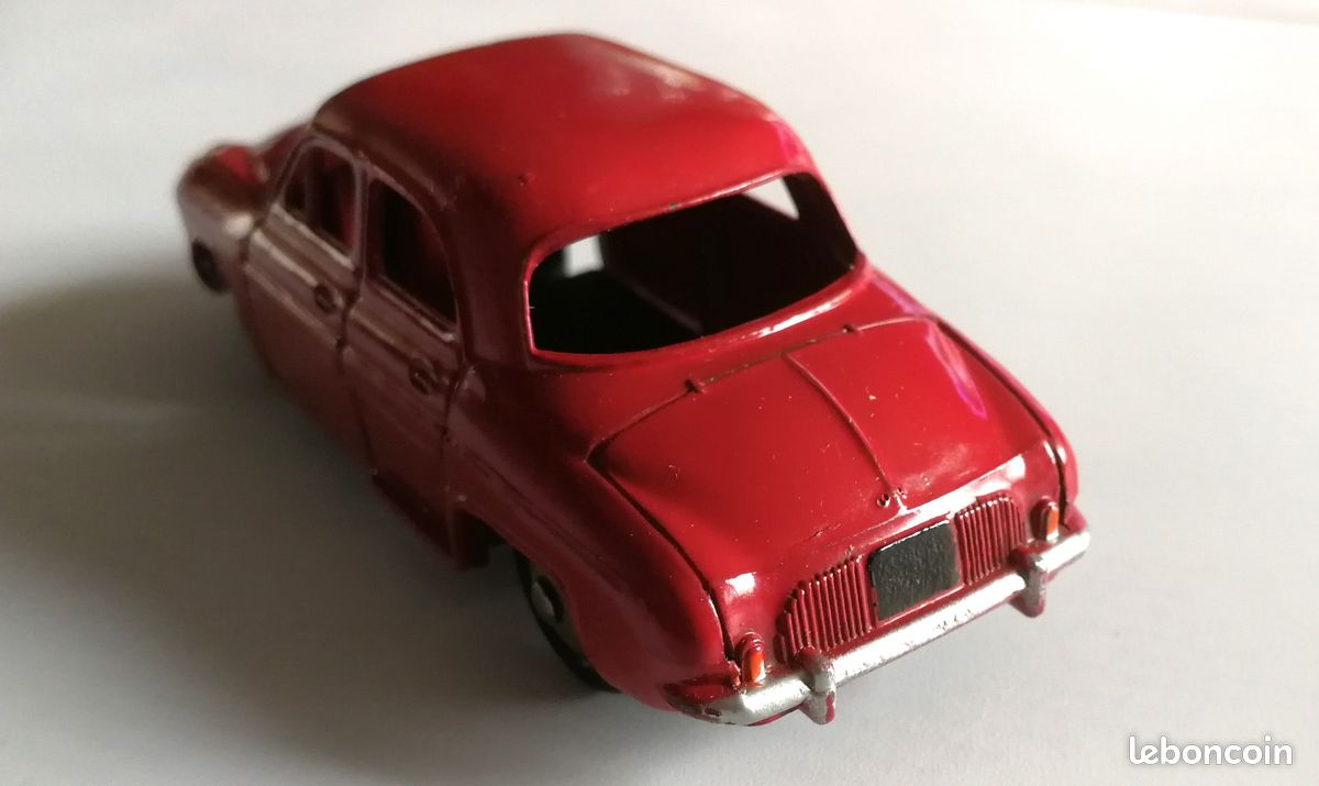 Renault Dauphine Dinky Toys n° 24 E , NEUVE, en boîte