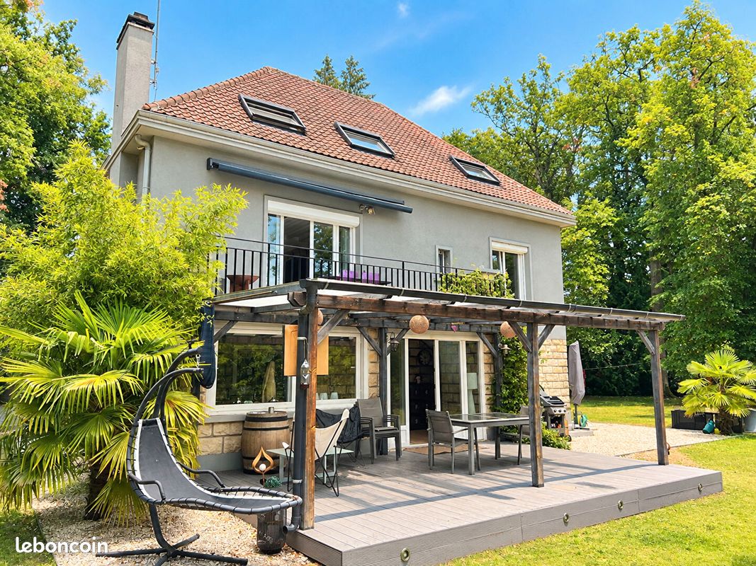 Maison 7 pièces 210 m² · à Lamorlaye · 210 m² · 650 000 €