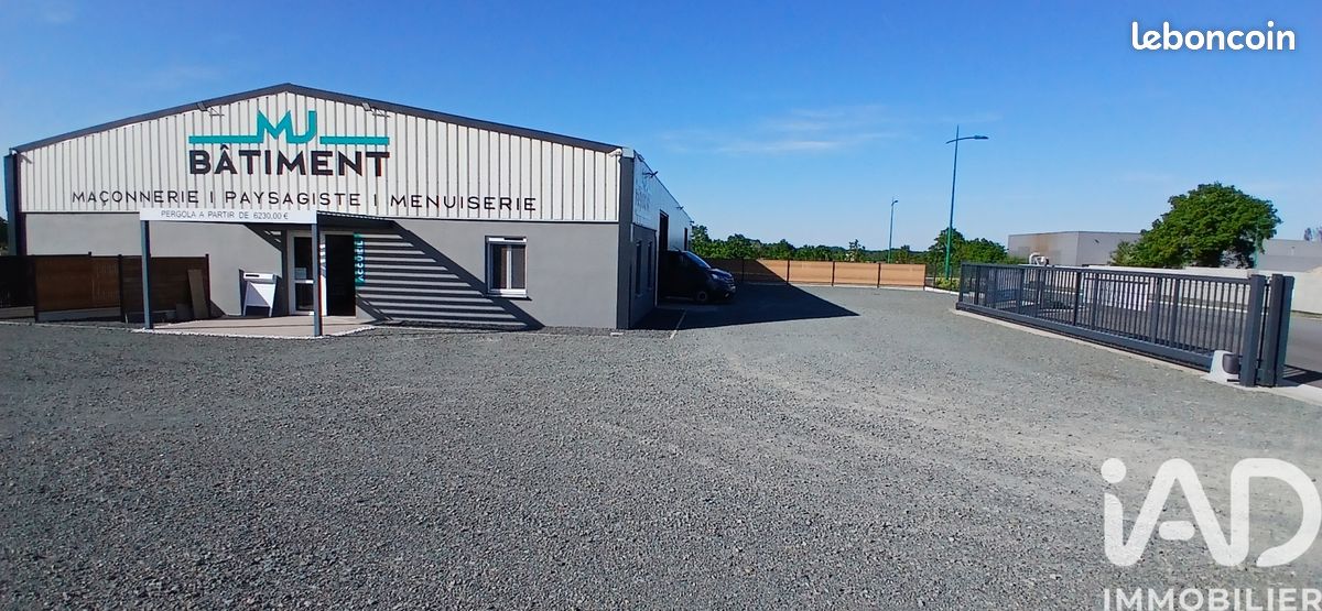 Maison 6 pièces 572 m² · à Bazoges-en-Paillers · 572 m² · 379 000 €