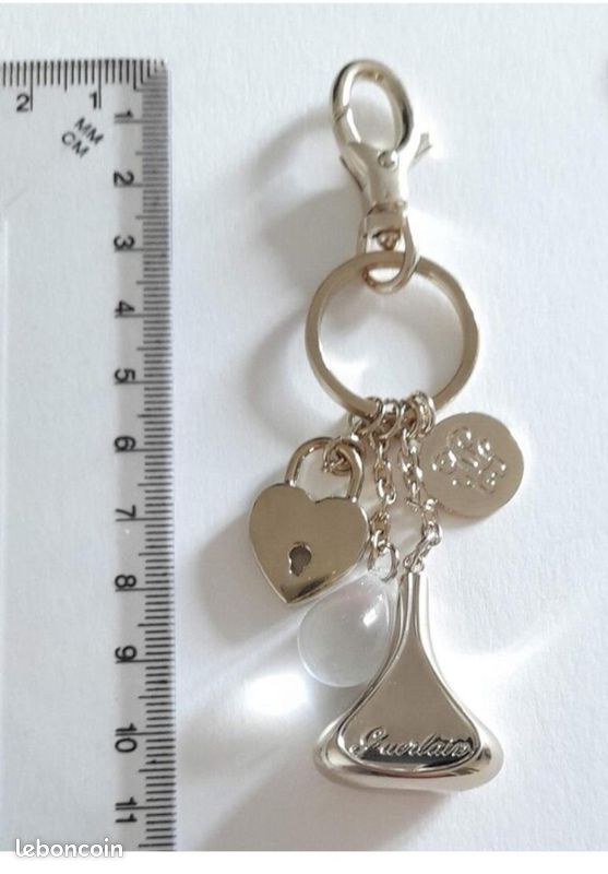 Porte-clés Charm Guerlain Bijou De Sac - Métal Doré, Neuf Sans Emballage D'origine