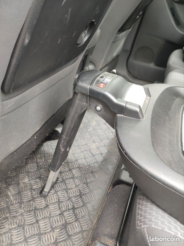 Ensemble siège auto et base ISOFIX bébé confort (image 9)