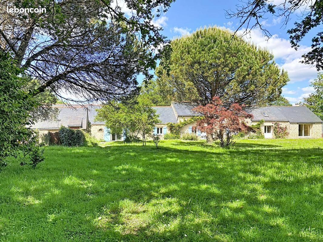 Maison 12 pièces 281 m² · à Saint-Lyphard · 281 m² · 686 400 €