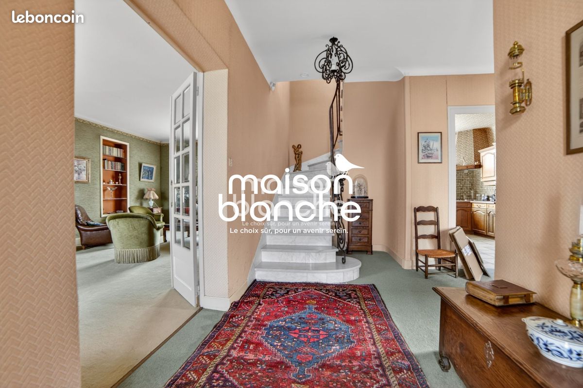 Maison 6 pièces 213 m² · à Saint-Maixent-l'École · 213 m² · 215 000 €