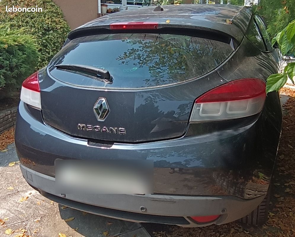 Renault megane 3 coupé dci 130 fap eco2 privilège euro 5, 7cv, modèle 2010, diesel, gris métal, intérieur tissu beige (image 2)