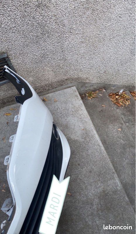 Pare chocs phase 1 blanc clio 4 (image 2)