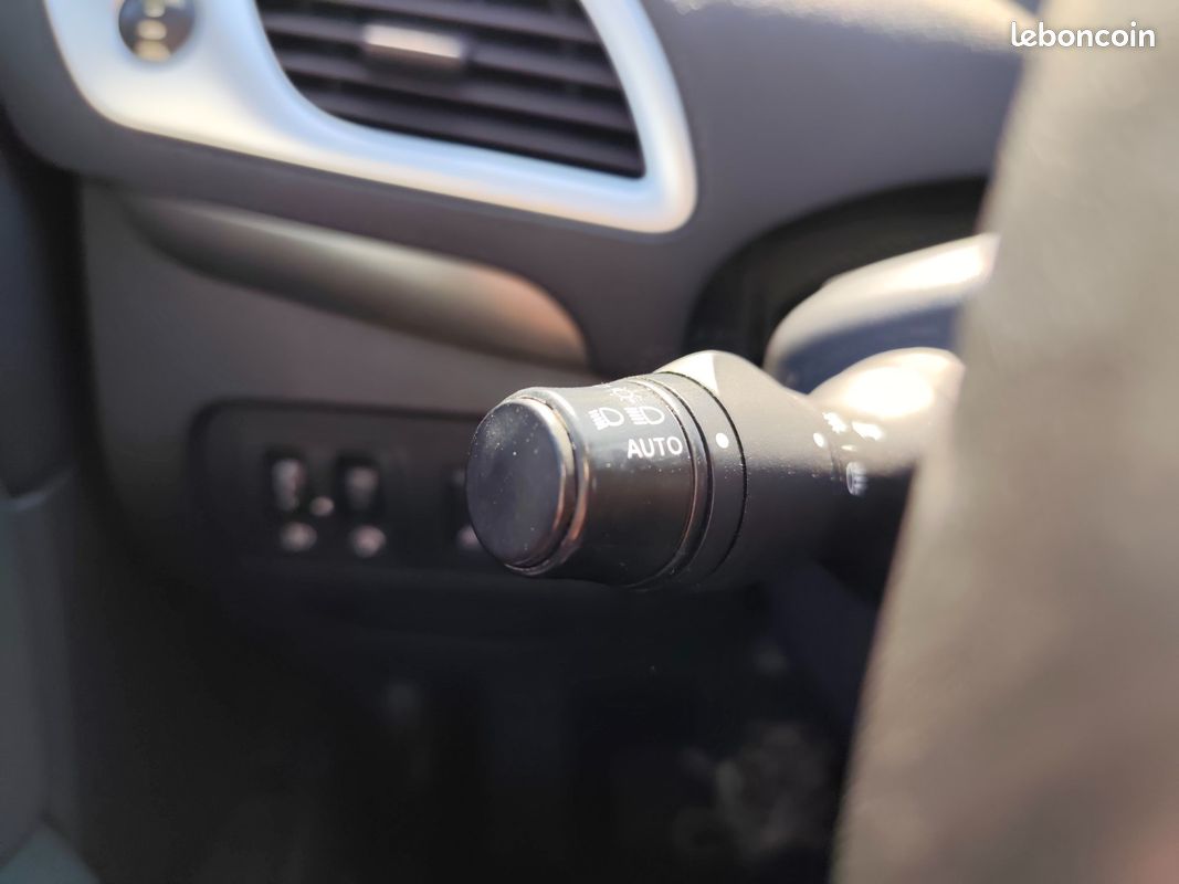 Renault SCENIC III DCI 110 FAP ECO2 DYNAMIQUE EURO 5 EDC ✅️ Révisé / Boite Automatique / Freins Avant et Arrière neufs / 4 pneus neufs / Garantie✅️ (image 21)
