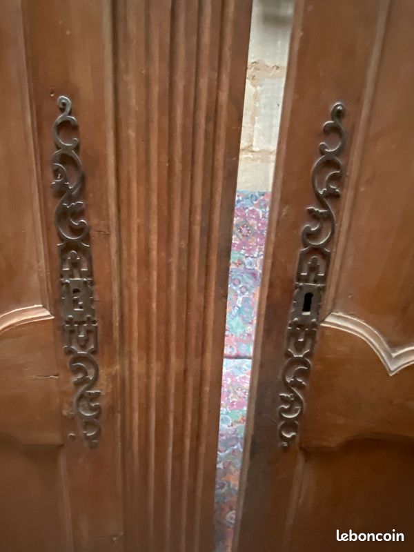 Armoire ancienne avec marqueterie (image 1)