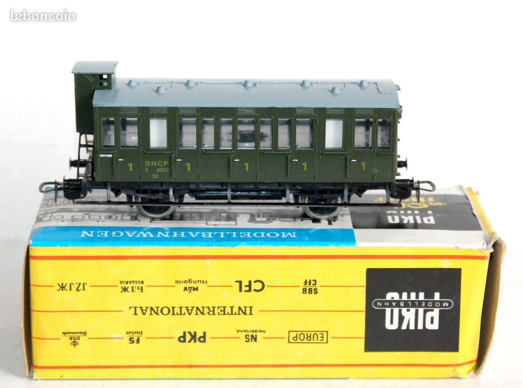 Voiture voyageurs à compartiments 1/2ème classe SNCF Ep III HO Piko 53338