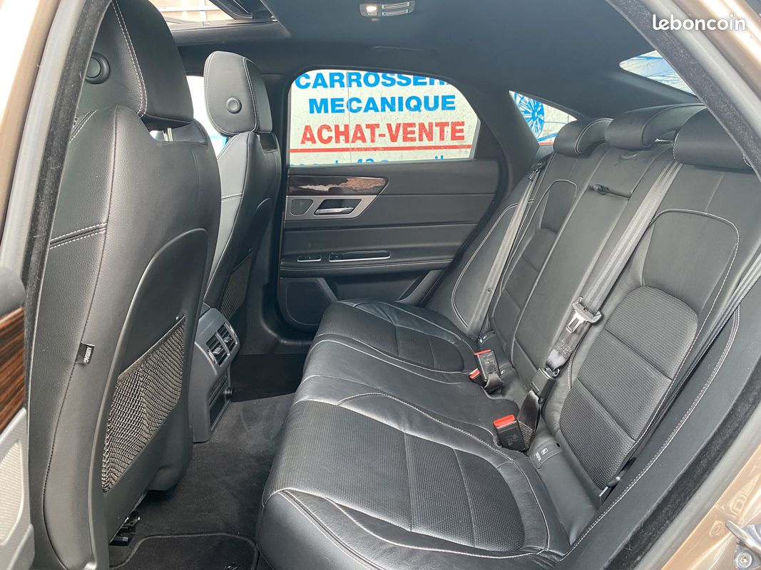 Jaguar xf 2.0d 180ch r-sport bva toit ouvrant garantie 6 mois (image 4)
