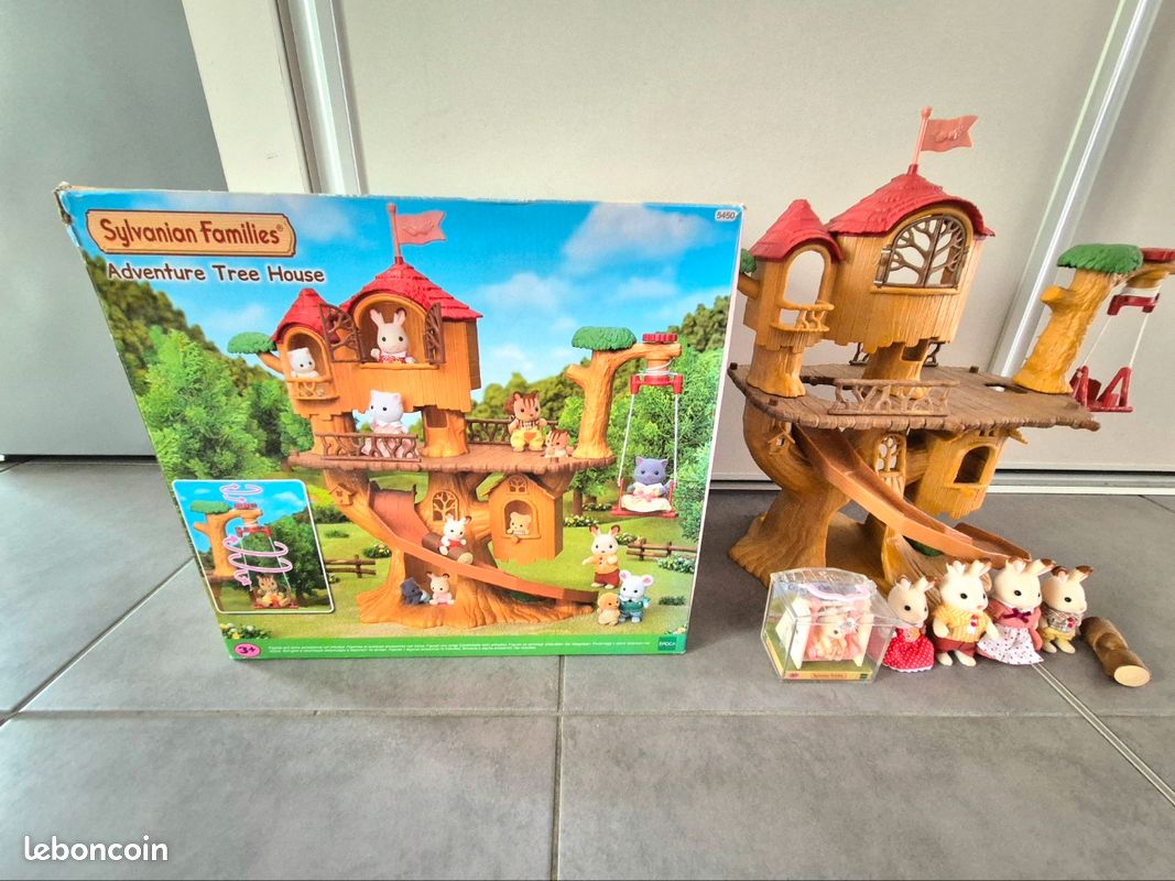 La cabane dans les arbres avec la famille lapin chocolat Sylvanian Families (image 1)