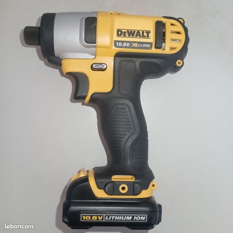 Pack trois batteries Dewalt dcb 121, 1 chargeur allume cigare Dewalt dcb119, une visseuse Dewalt Dcf815 type 2 (image 4)