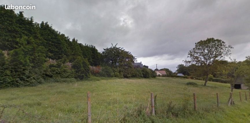 Terrain 3193 m² · à Saint-Denis-des-Monts · 70 000 €
