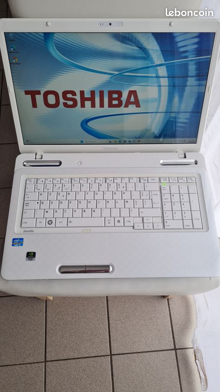 Écran Complet Toshiba Satellite L775 17,3" – Blanc, Monté Dans Son Châssis