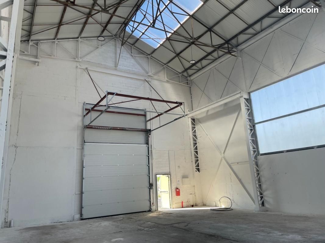 Local d'activité 300 m² (image 1)