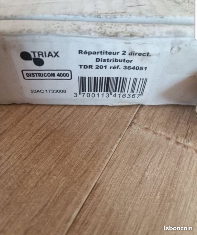 TRIAX Répartiteur ULB 2 Directions SCS-2 - 5-2400 MHz Avec Passage DC, Protection Diode