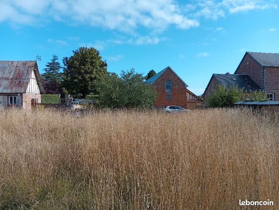 Terrain 700 m² · à Saint-Aubin-d'Écrosville · 30 000 €