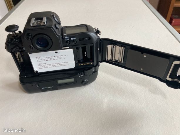 Nikon F‑301 argentique – boîtier nu à réparer/pour pièces