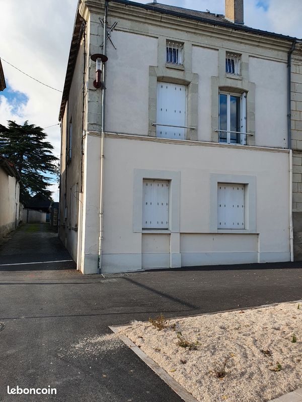 Immeuble 12 pièces 215 m² · à Lencloître · 215 m² · 273 000 €