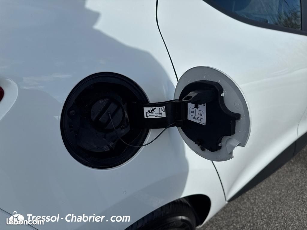 Renault Clio IV SOCIETE DCI 75 ENERGY E6C AIR (image 13)