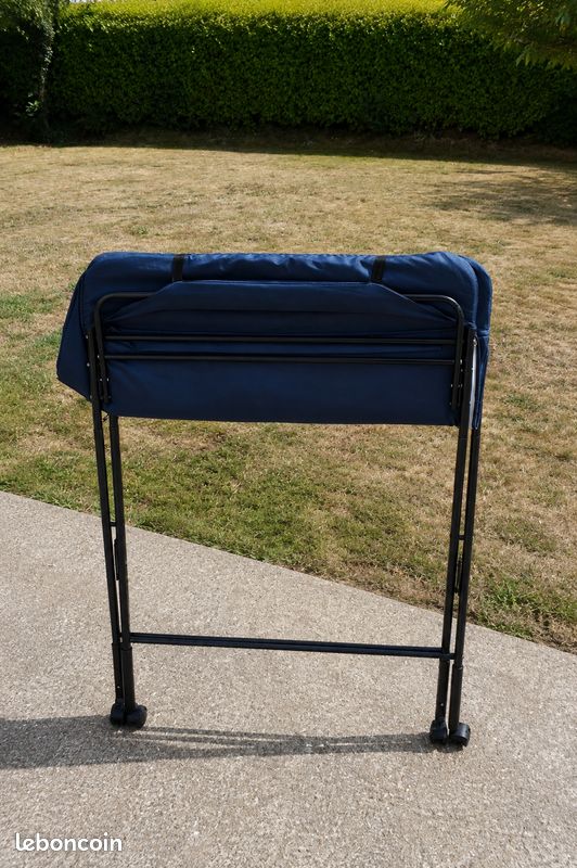 Table à langer pliante réglable en hauteur avec rangements – Très bon état (image 2)