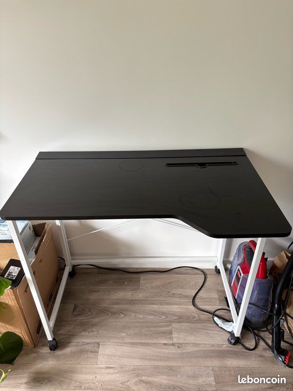 Table bureau (image 1)