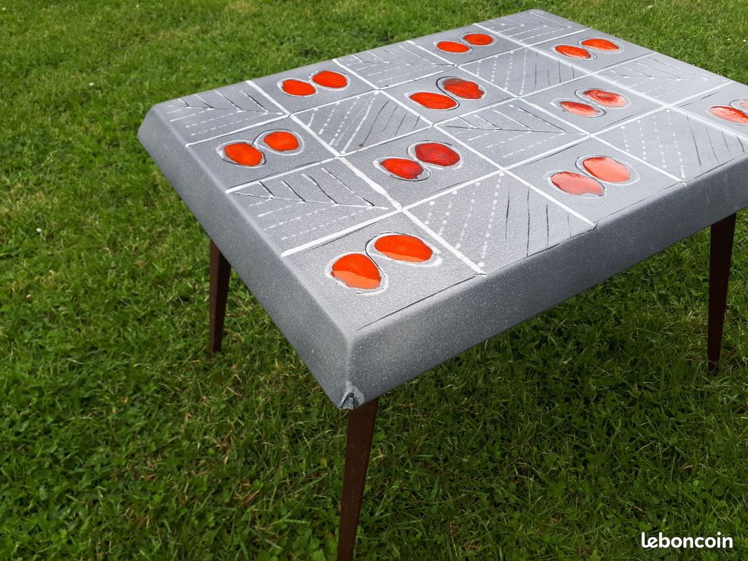 PETITE TABLE ANNEES 60 émaillée, pieds fuseau, signée JD bout de canapé ou table basse (image 8)