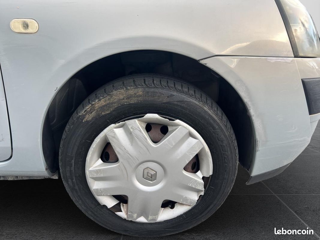 RENAULT CLIO 1.2i 16V II BERLINE Authentique PHASE 2 (image 20)
