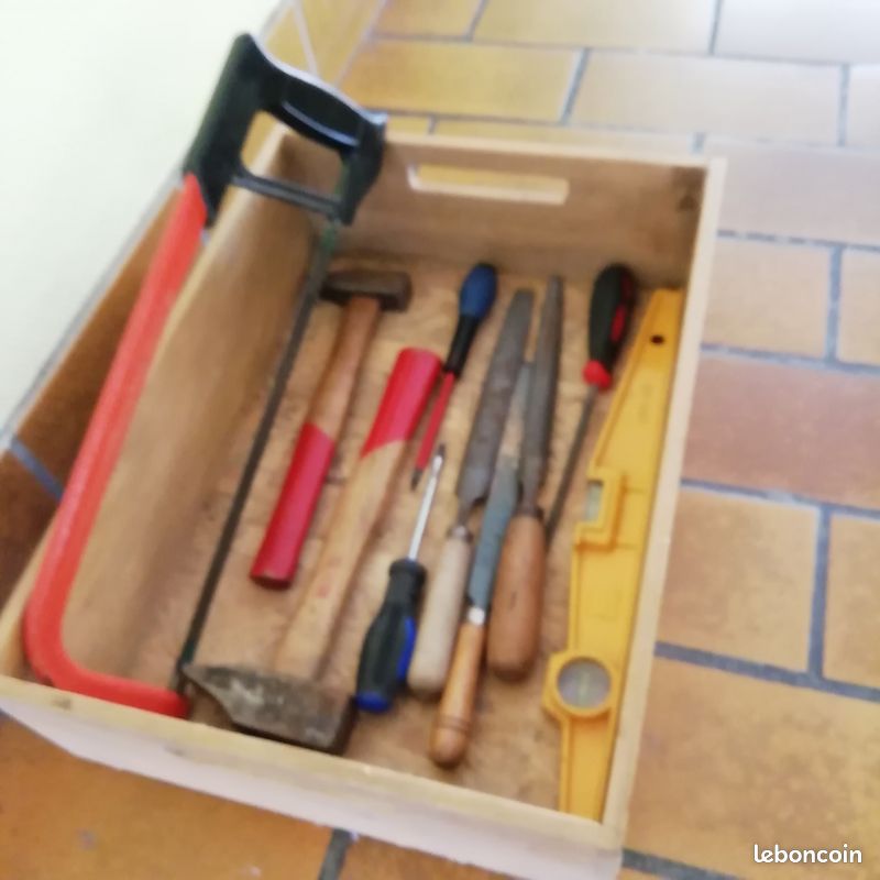 LOT OUTILS ET CAISSE BOIS pas d expedition (image 2)