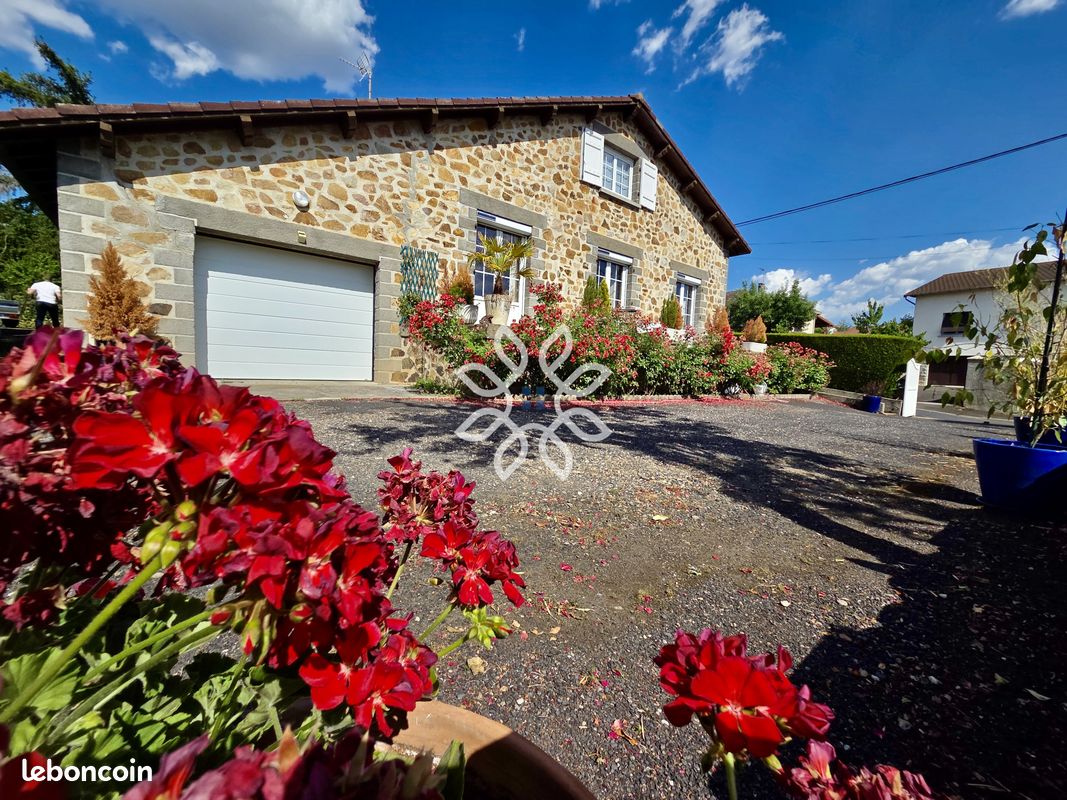 Maison 7 pièces 144 m² · à Brioude · 144 m² · 240 000 €