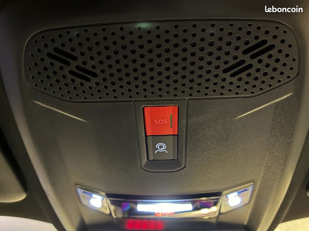 PEUGEOT 2008 1.2 Hybrid 136ch GT - 2024 - 13 500 km - CarPlay - Première main (image 27)