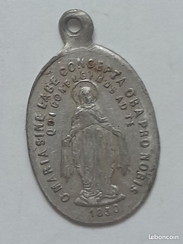Lot de 10 Médailles religieuses anciennes émaillées bleues sujet varié (B044) - France