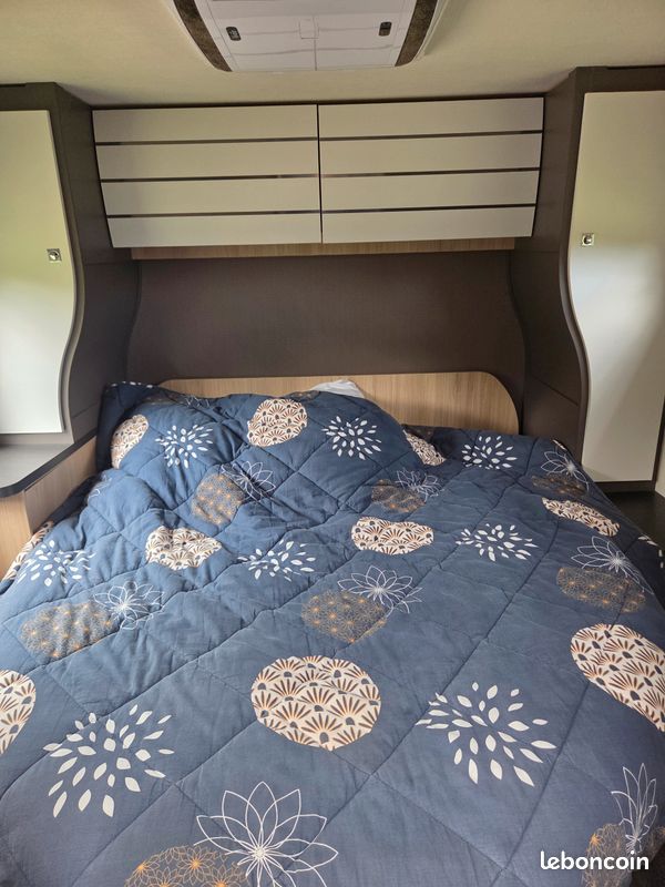 Vends Camping car profilé chausson 788 vip titanium (image 3)