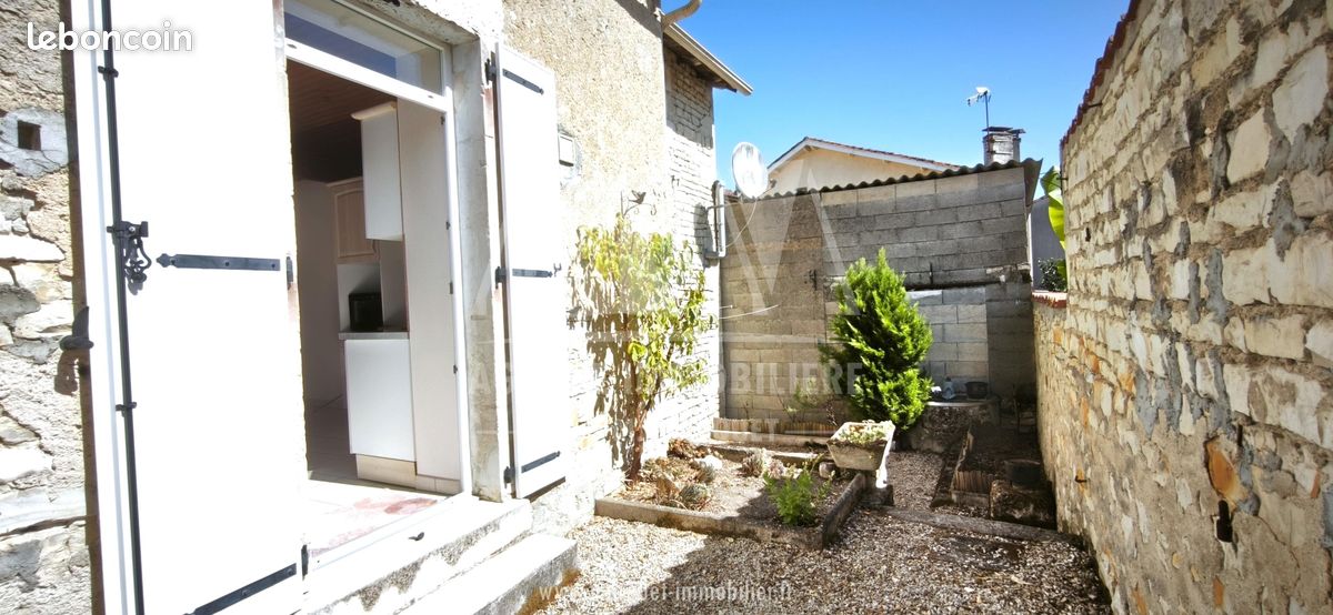 Maison 3 pièces 59 m² · à Aigre · 59,3 m² · 650 €/mois
