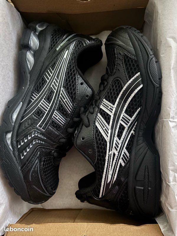 Asics Kayano Noires (image 1)