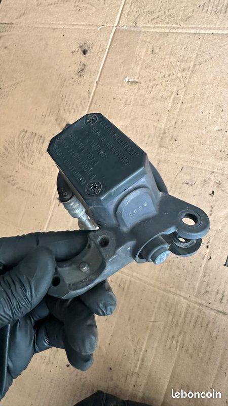 Support moteur côté distribution Nissan Qashqai 1.5 DCI 106cv - Équipement auto