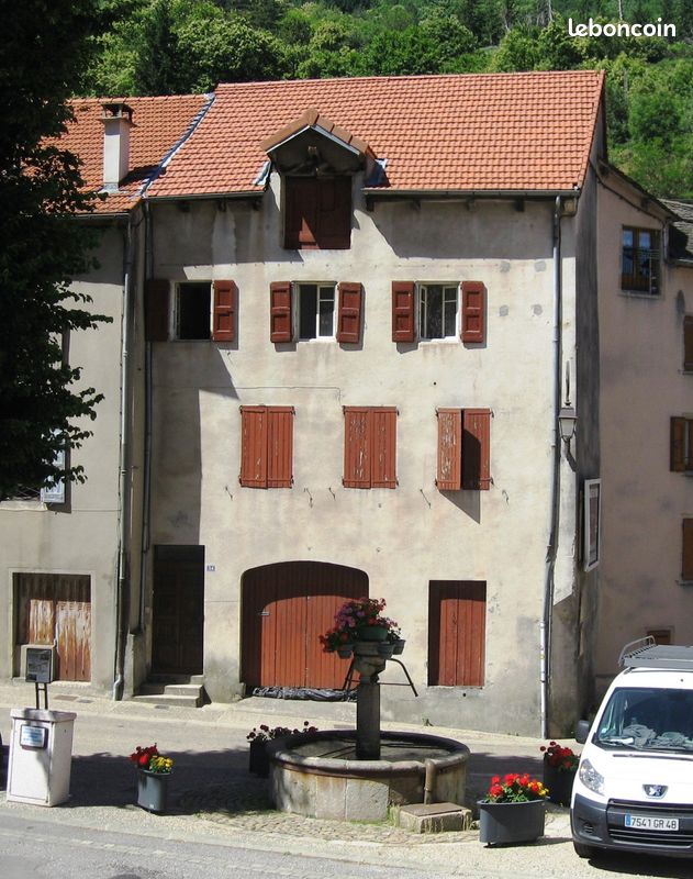 Appartement 9 pièces 150 m² · à Villefort · 150 m² · 72 000 €