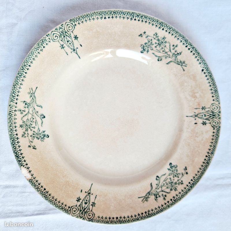 Assiette plate terre de fer vert crème ancien (image 1)