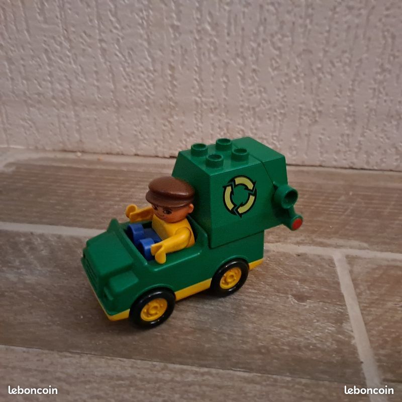 Vente au profit du Téléthon - Camion de recyclage + 1 personnage Lego Duplo (image 1)