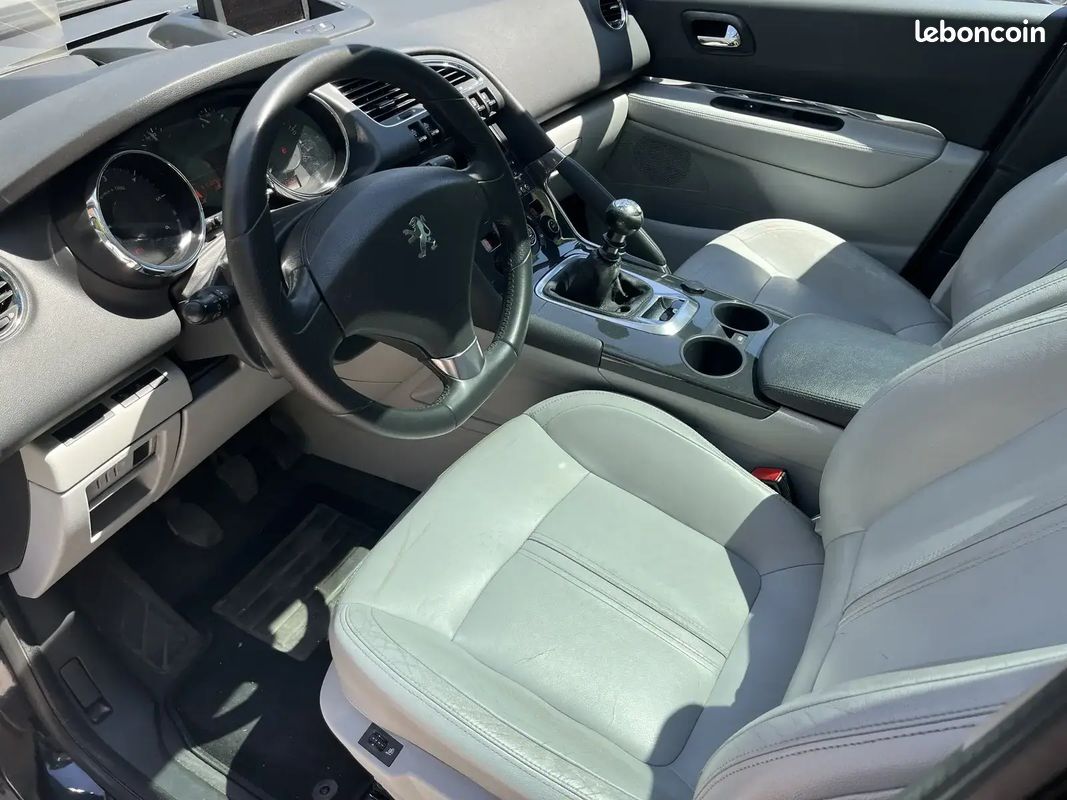 Peugeot 3008 2.0 HDI 150CH Féline / 1ERE MAIN / ENTRETIEN COMPLET / FULL OPTIONS / TOIT PANORAMIQUE (image 22)