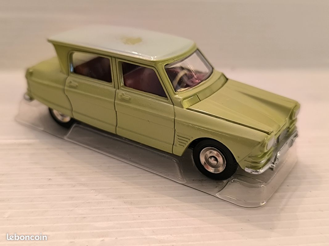 Dinky Toys 557 Citroen AMI 6 | Les deux versions , avec la r