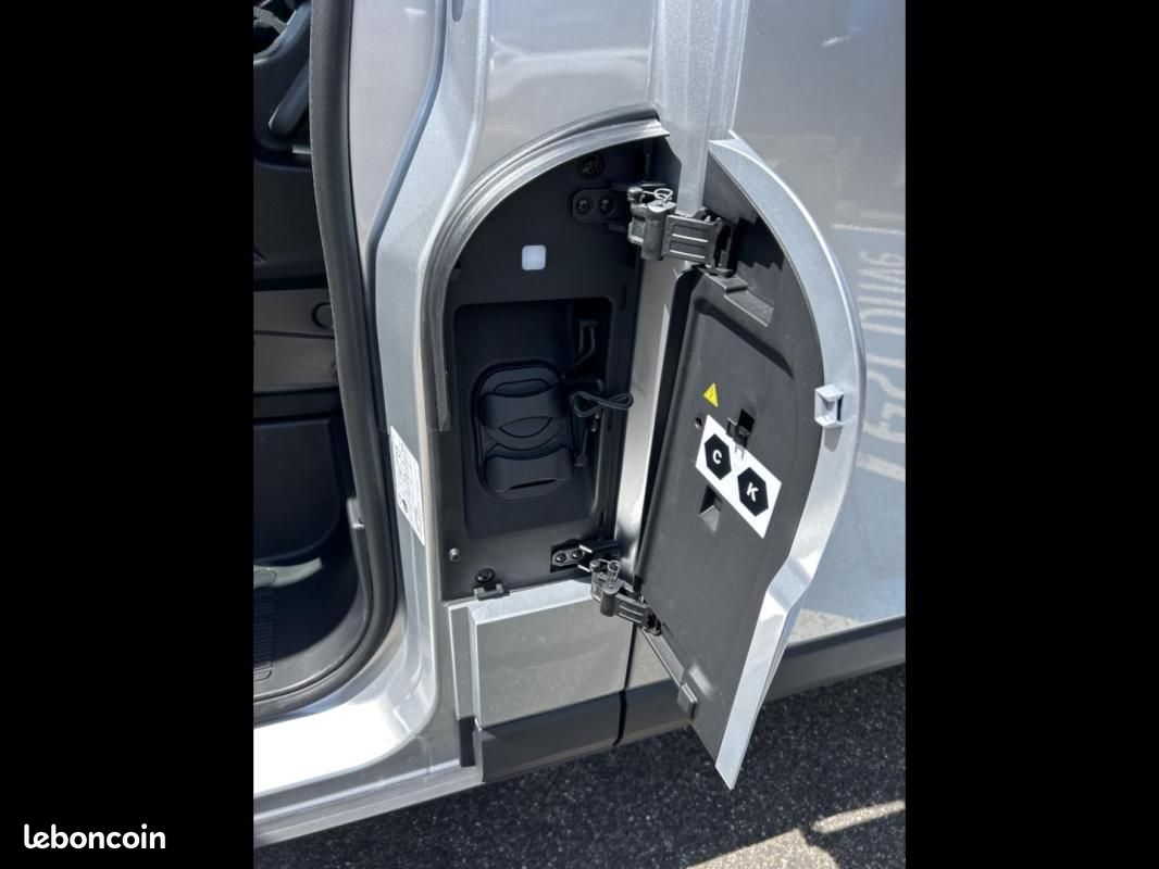 Maxus DELIVER7 Fg e- L2H1 77 kWh (image 22)