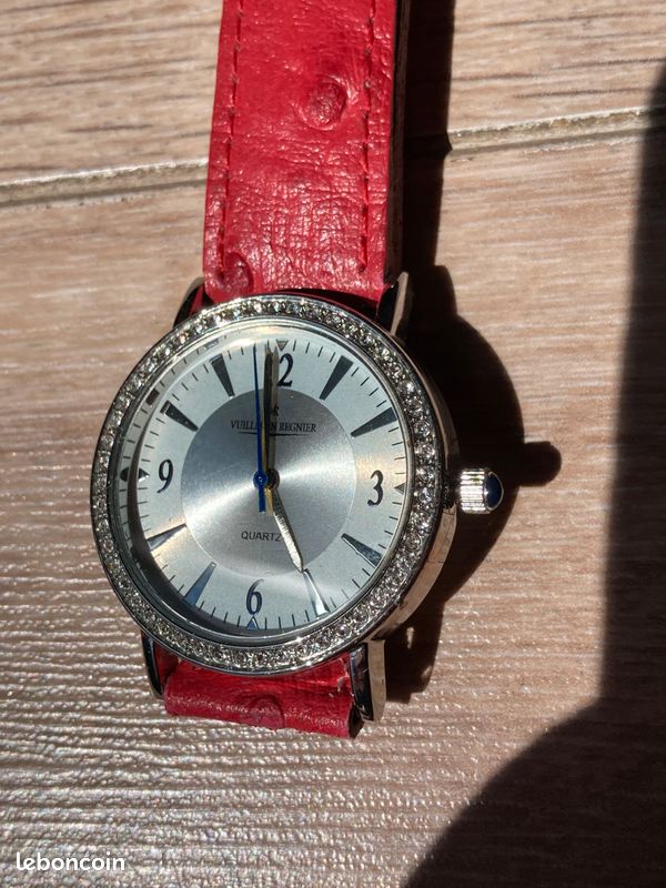 Montre Bracelet Ancienne Vuillemin Regnier - Avec Date Et Tachymètre, Mouvement à Quartz - Occasion