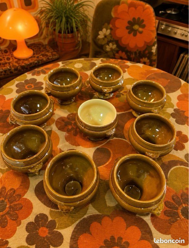Lot de 12 pots vintage TOTAL en grès vernissé années 70 - déco bistrot rétro (image 1)