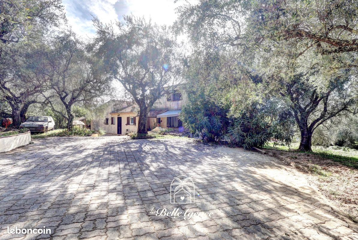 Maison 8 pièces 200 m² · à Contes · 200 m² · 550 000 €
